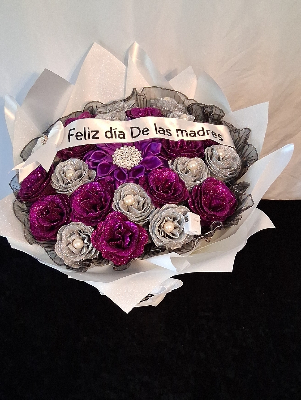 Purple & Silver Glitter Flower Bouquet (Buchon) 'Feliz día De las madres' Banner